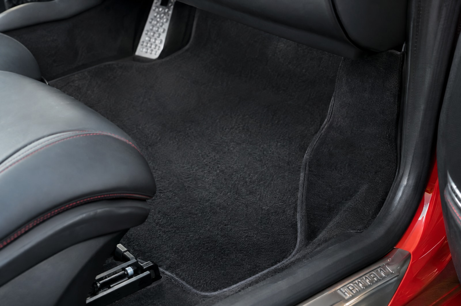 Fitted car carpet: Seam detail · Motenza, Hollywood FL