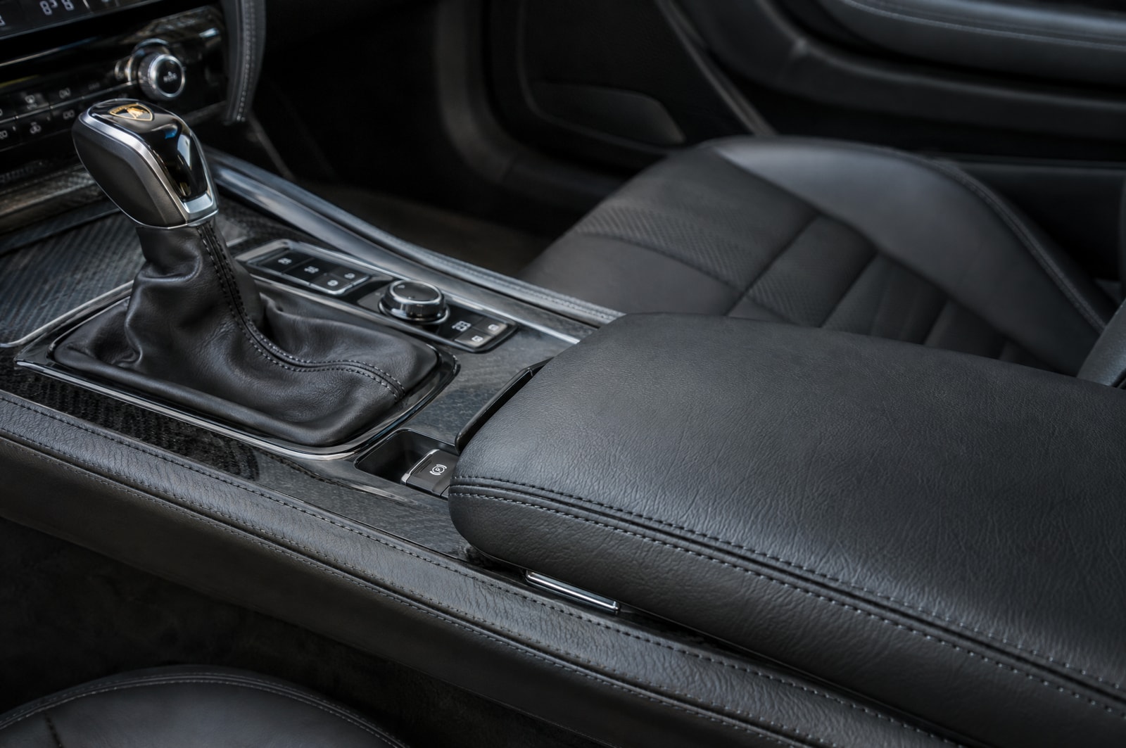 Console leather trim: Material texture · Motenza, Hollywood FL
