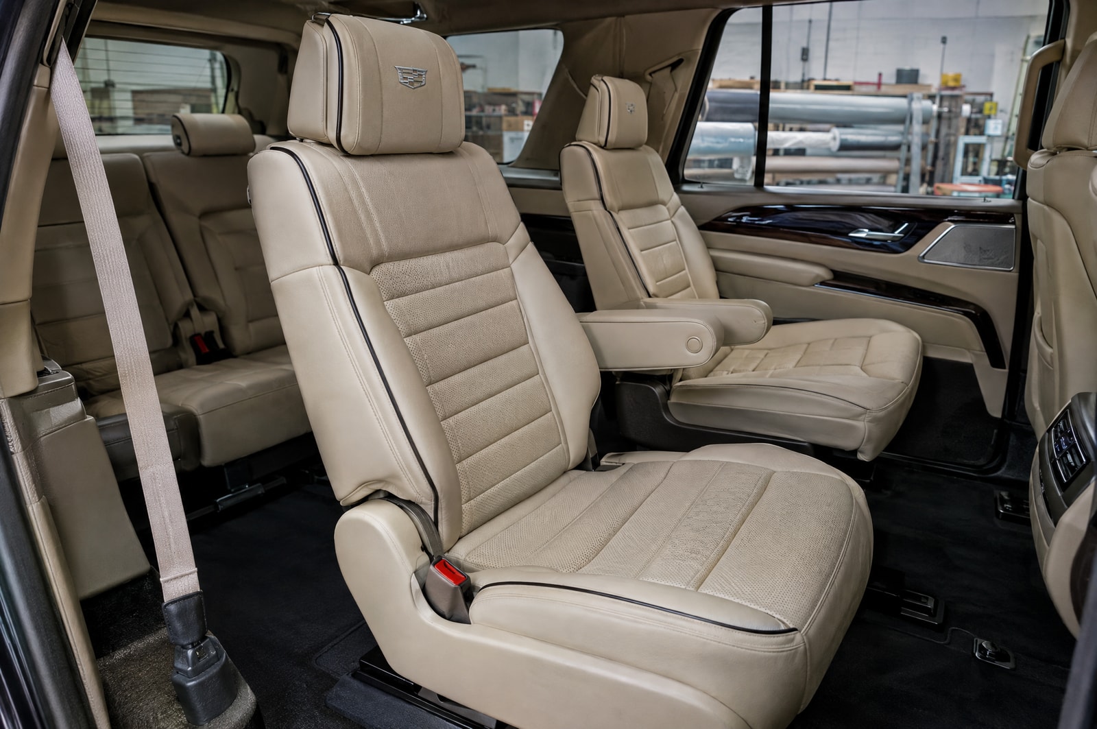 Three-row SUV interior: Fit and finish · Motenza, Hollywood FL