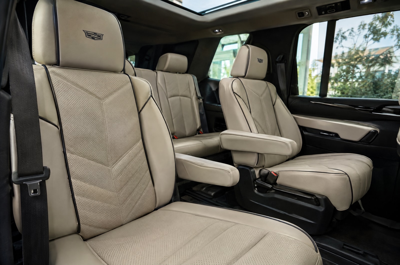 Three-row SUV interior: Seam detail · Motenza, Hollywood FL