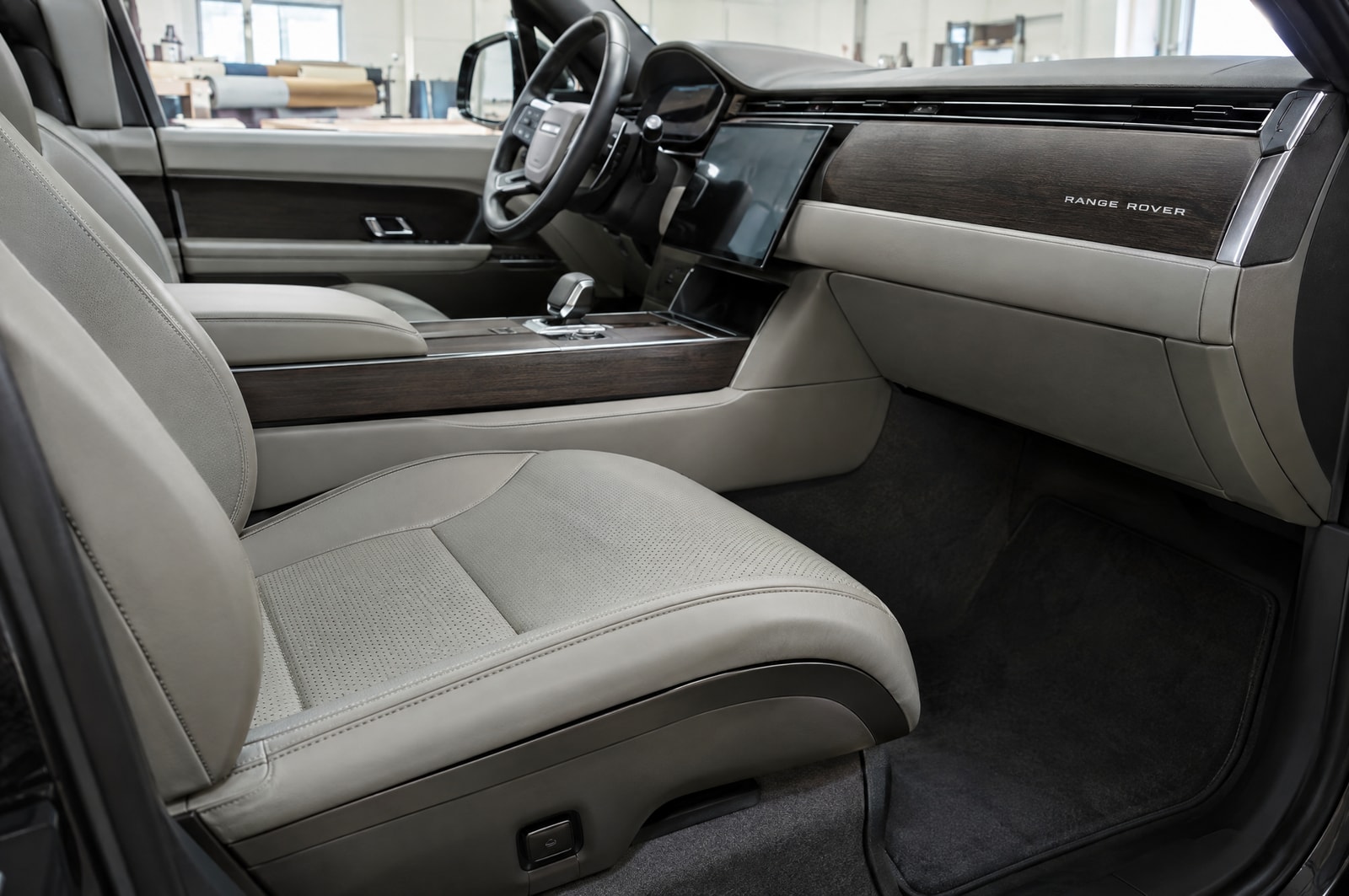 Luxury SUV leather interior: Fit and finish · Motenza, Hollywood FL