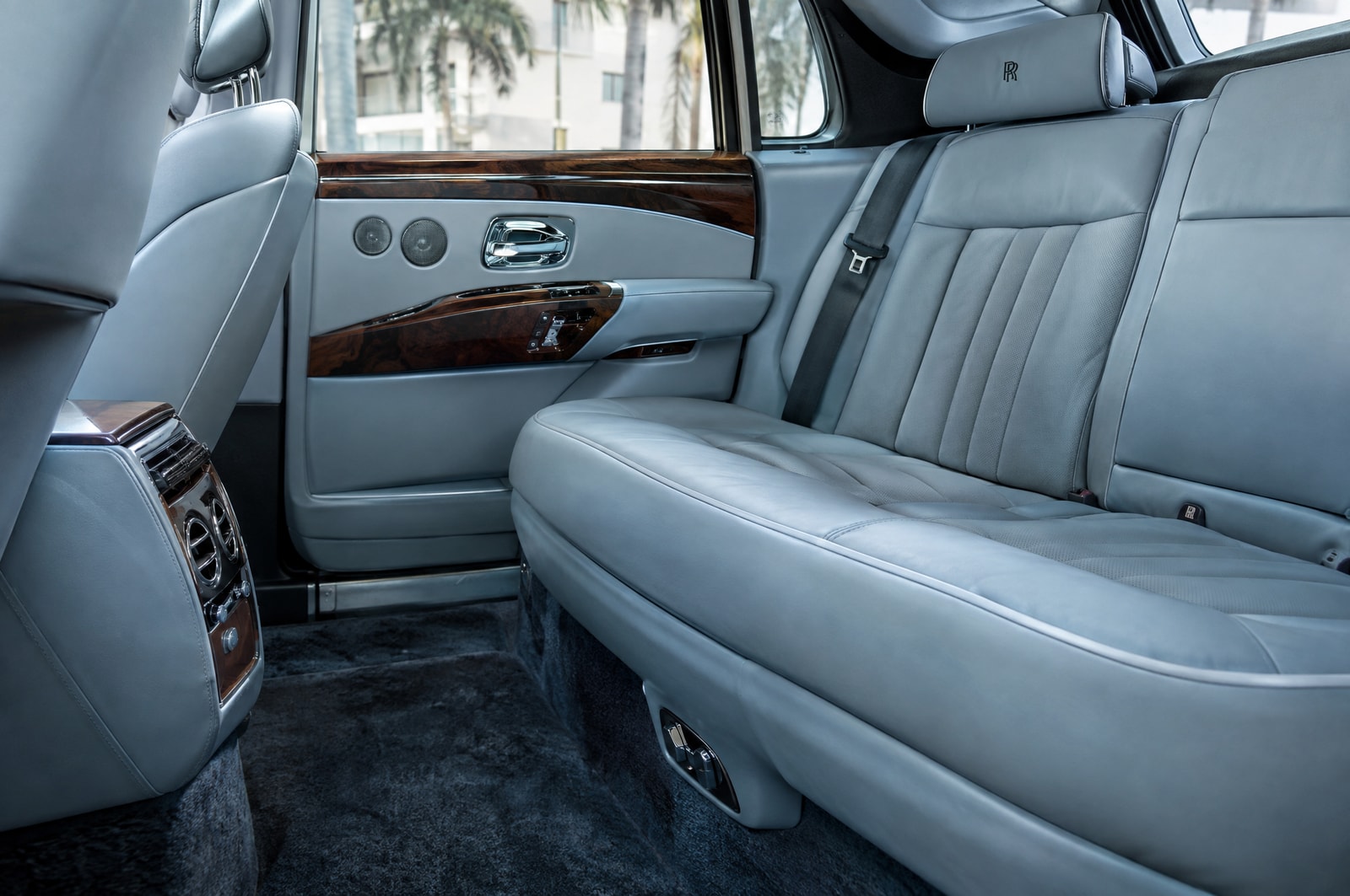 Luxury rear-seat leather: Fit and finish · Motenza, Hollywood FL