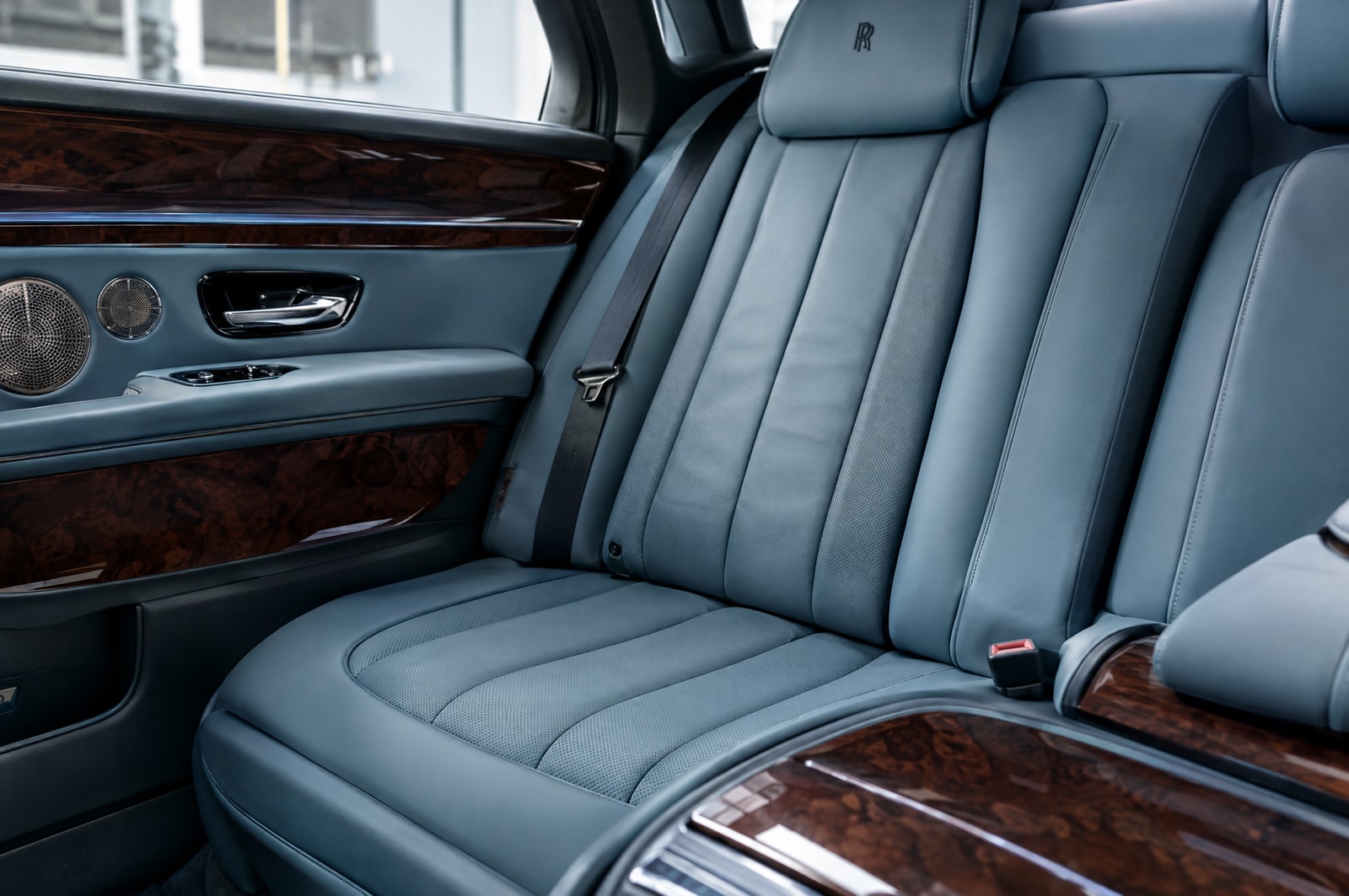 Luxury rear-seat leather: Seam detail · Motenza, Hollywood FL
