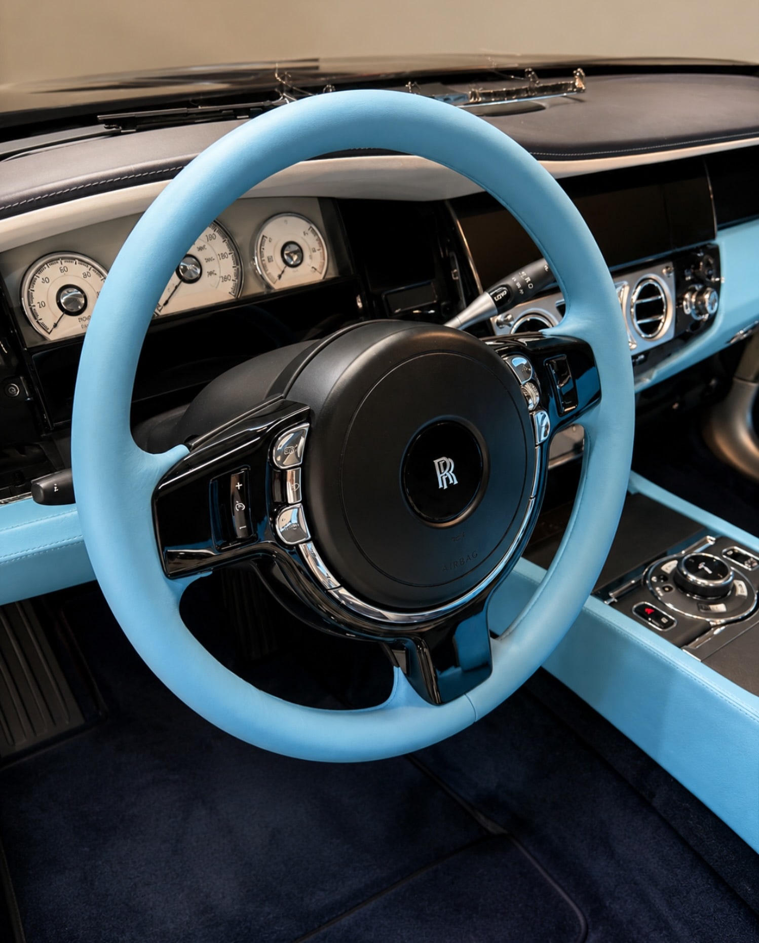 Motenza Rolls-Royce project: Miami Blue leather steering wheel and dashboard trim